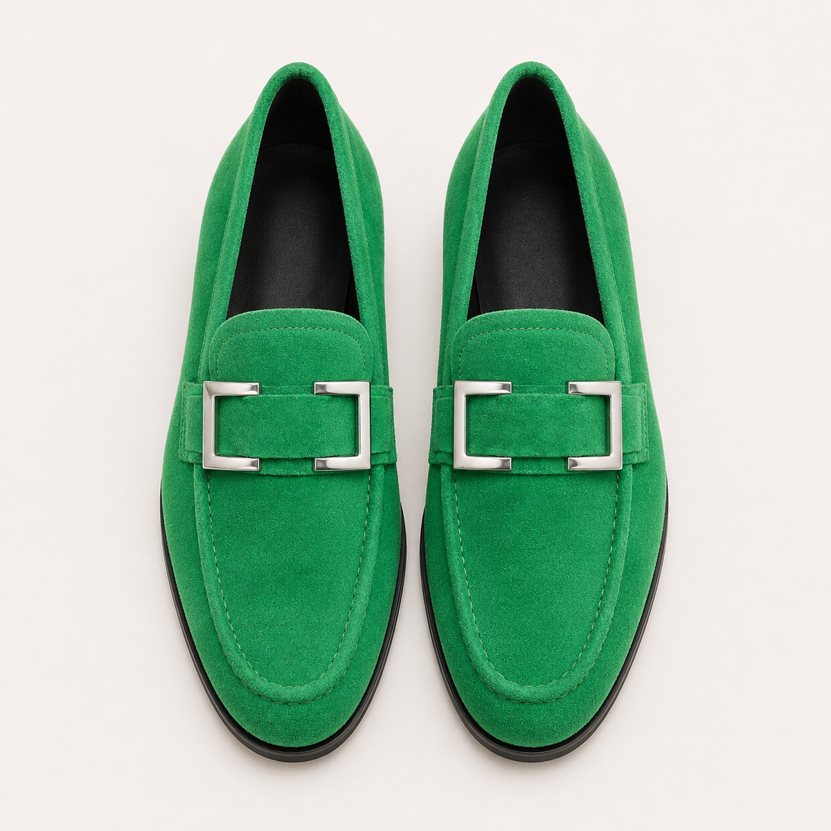 Herren Loafer aus Veloursleder – Smaragdgrün | Slipper mit Metallschließe