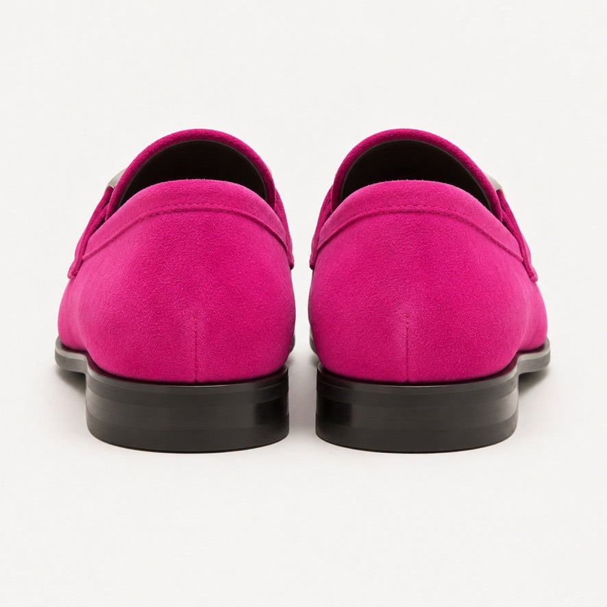 Herren-Loafer aus Veloursleder in Fuchsia mit Schmuckschließe