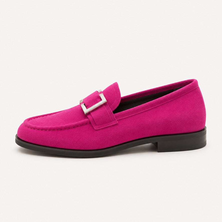 Herren-Loafer aus Veloursleder in Fuchsia mit Schmuckschließe