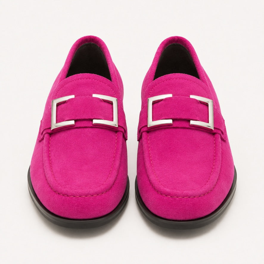 Herren-Loafer aus Veloursleder in Fuchsia mit Schmuckschließe