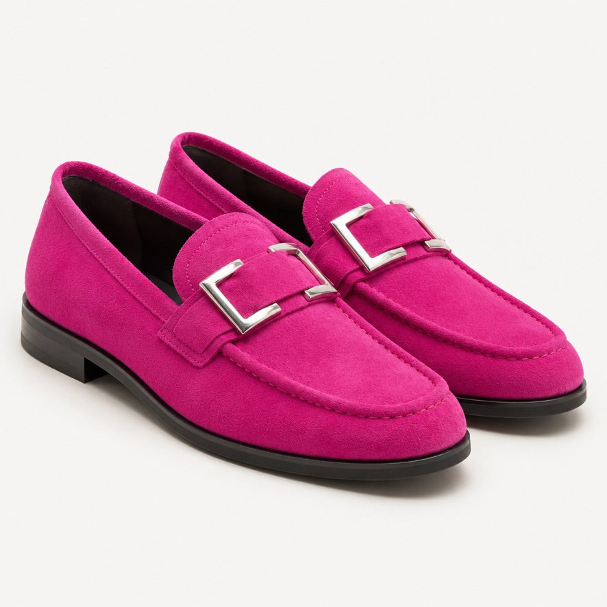 Herren-Loafer aus Veloursleder in Fuchsia mit Schmuckschließe