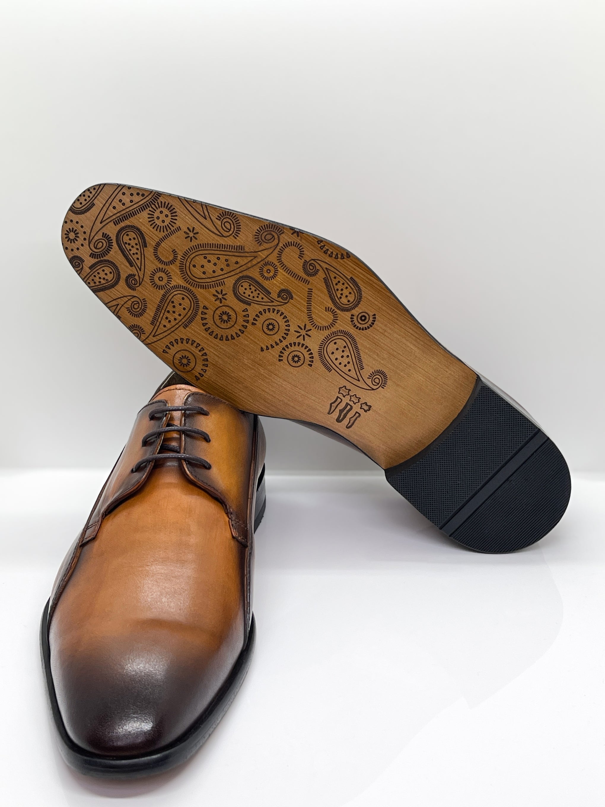 Handgemachter, eleganter Herrenschuh, patiniert, cognac-braun, echtes Leder