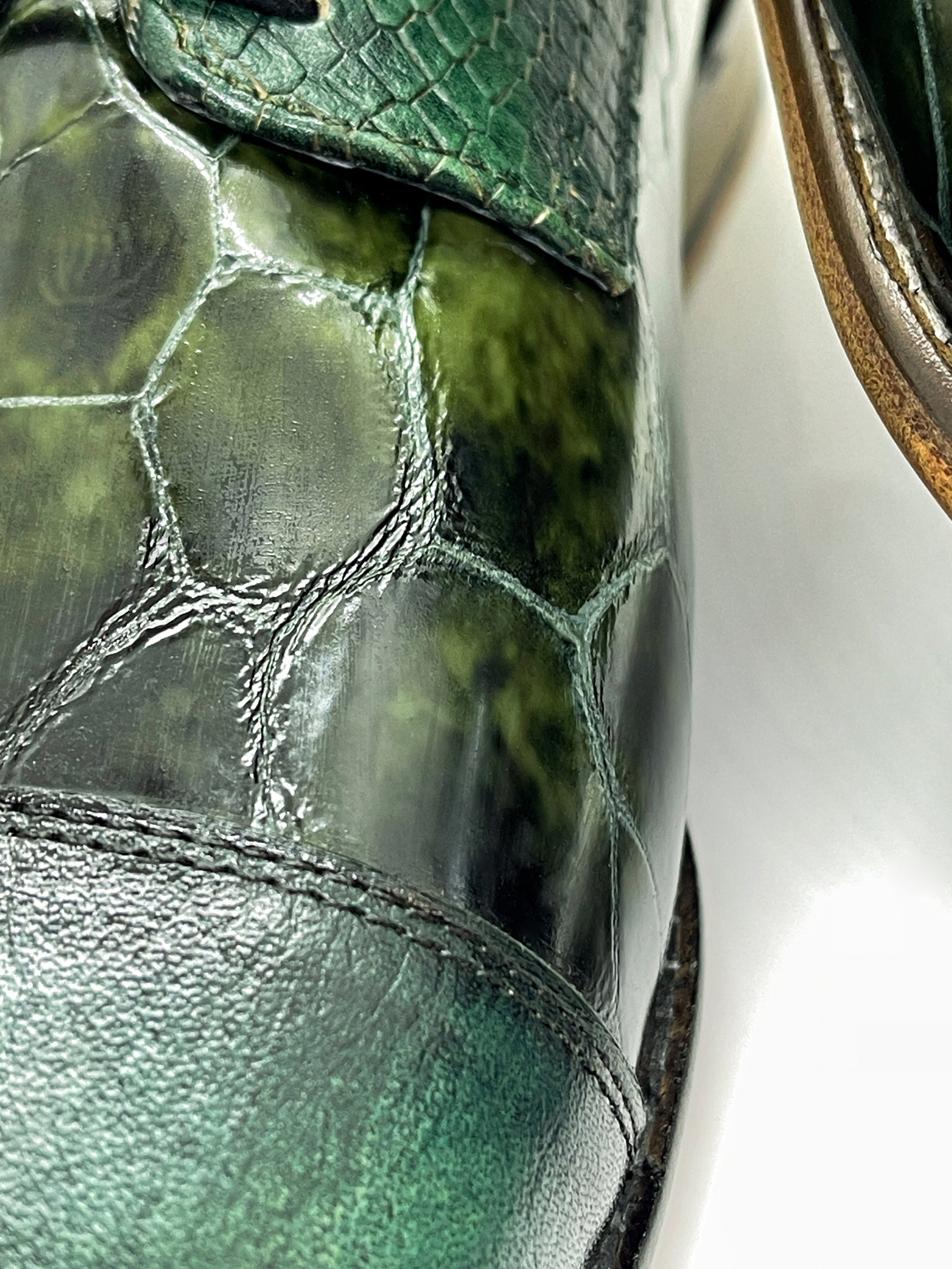 Handgemachter Herrenschuh, Freizeitschuh im Budapester Style, Bohemian, Patchwork, Dunkelgrün, Grün