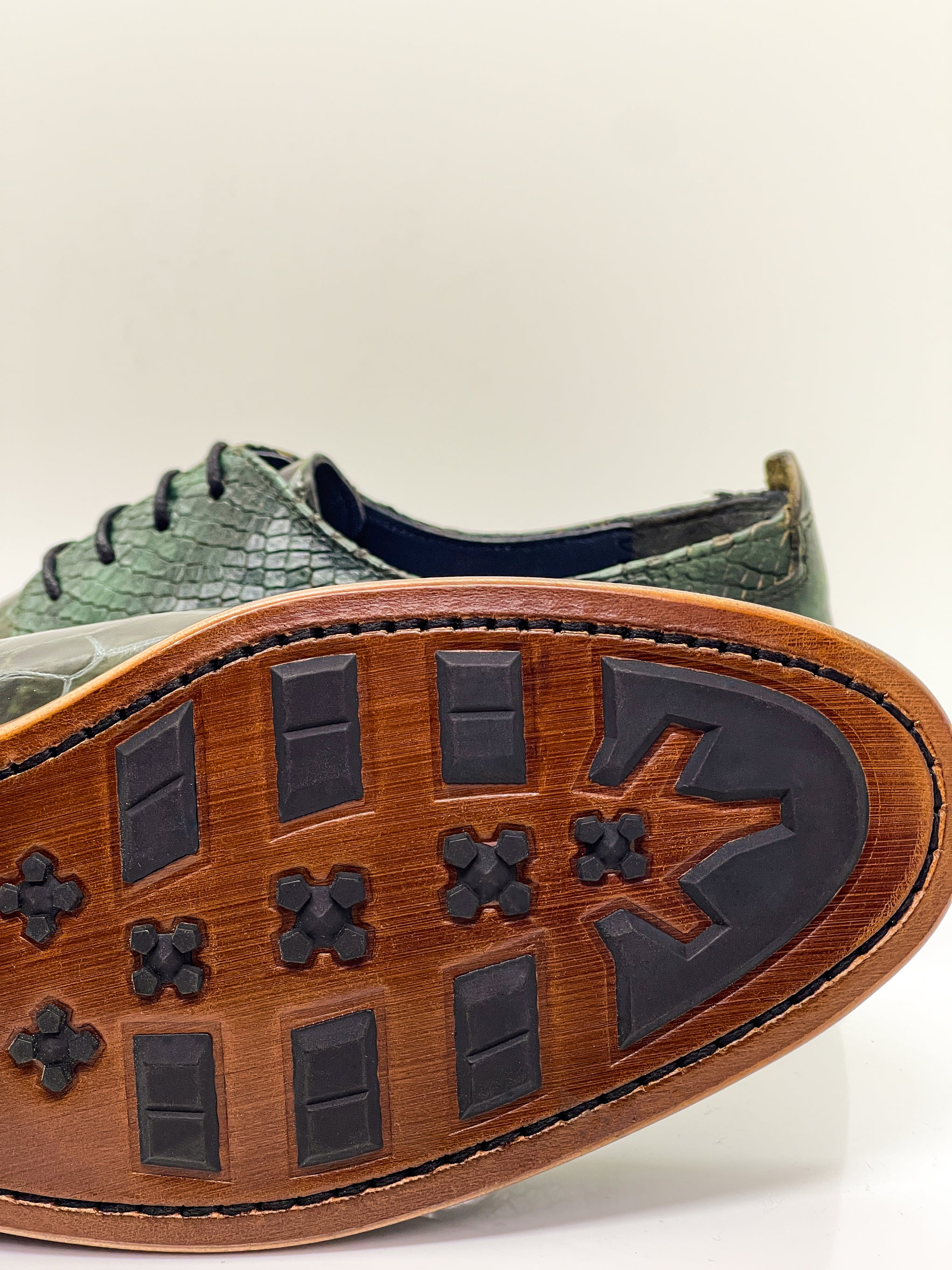 Handgemachter Herrenschuh, Freizeitschuh im Budapester Style, Bohemian, Patchwork, Dunkelgrün, Grün