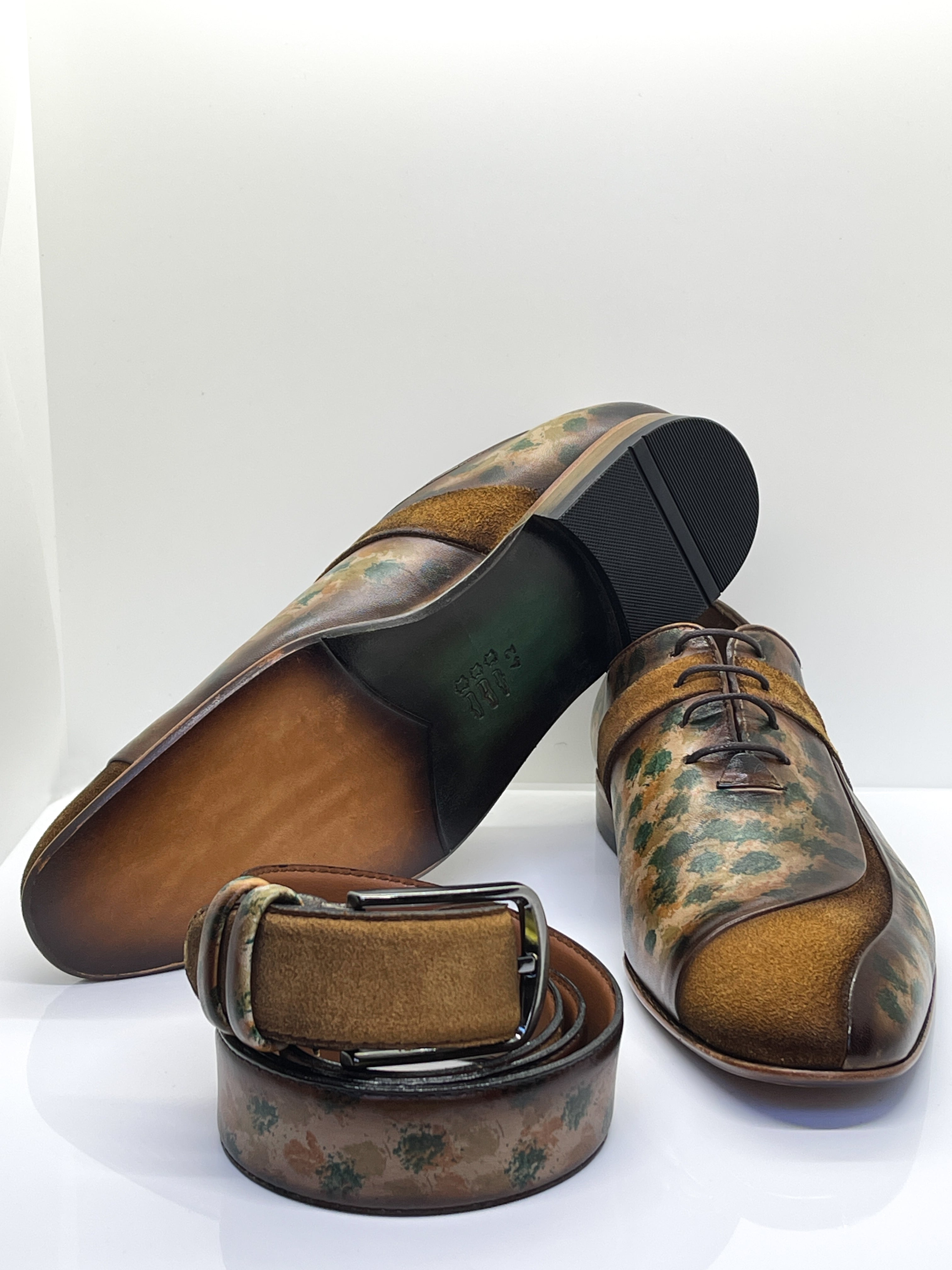 Handgemachter Herrenschuh, handgetupft, bunt, Braun,Grün, Patchwork mit Veloursleder, extravagant