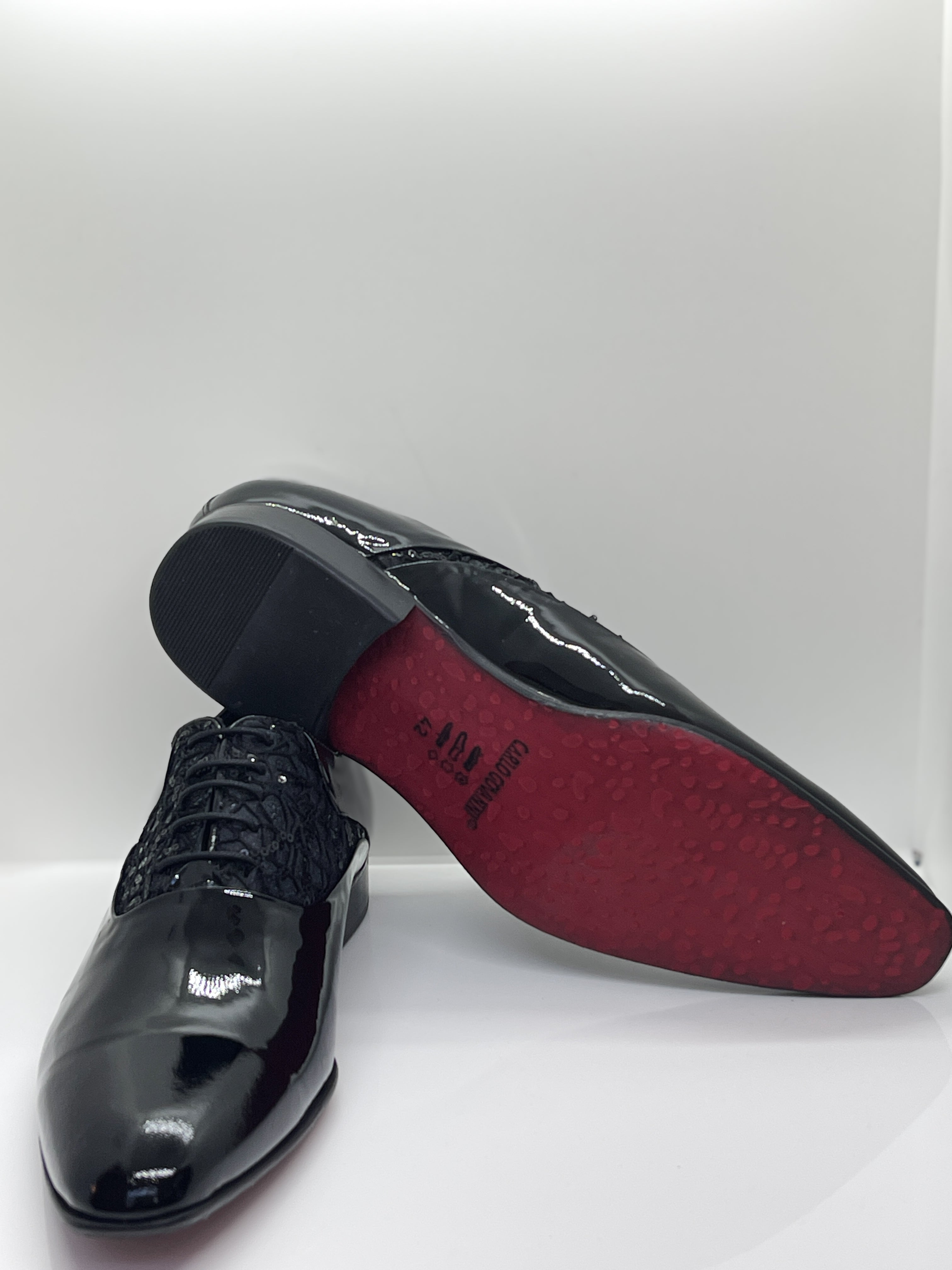 Handgemachter Herrenschuh, Lackschuh mit Patchworkeinsatz in Spitzenapplikation, Schwarz