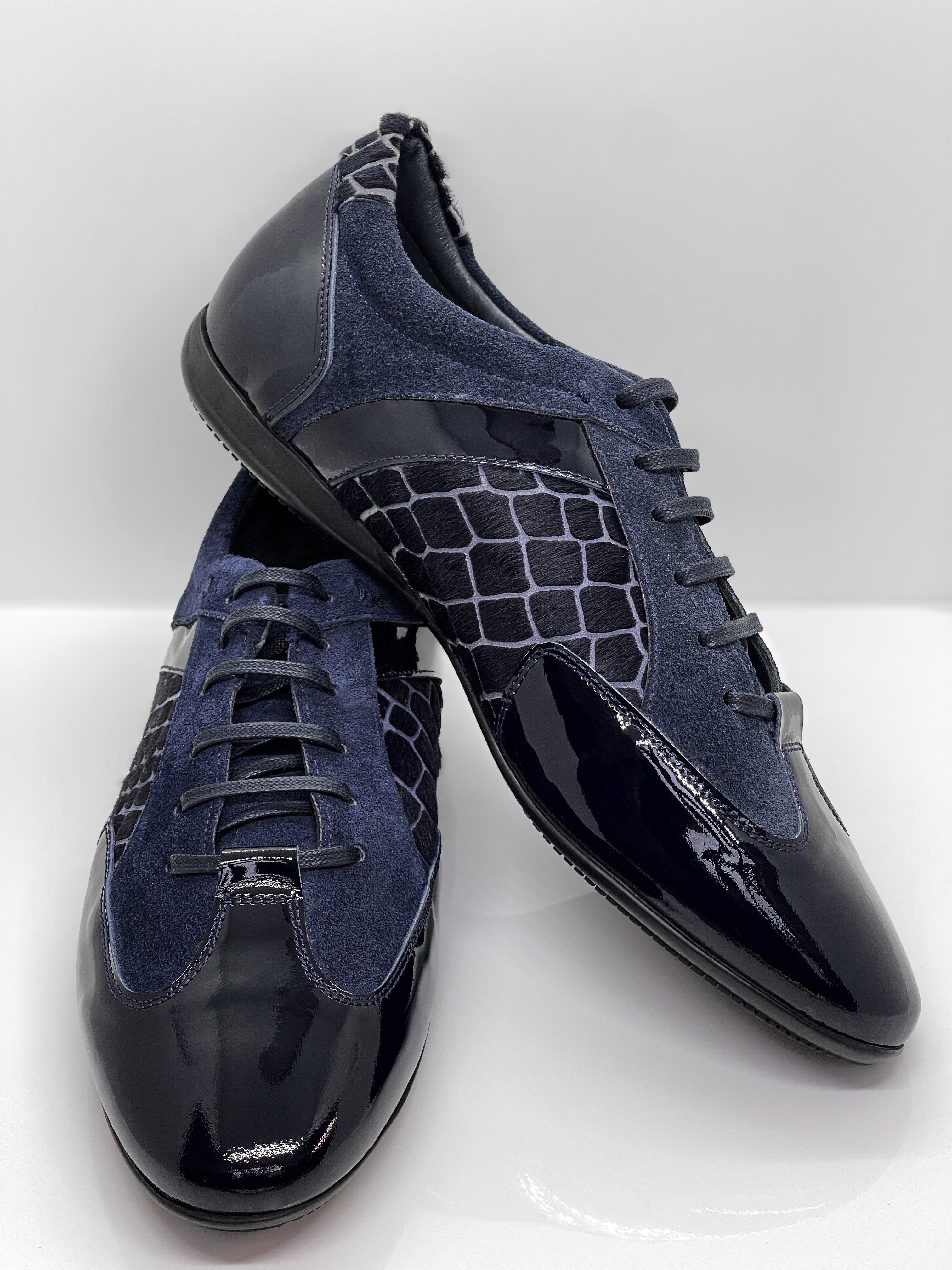 Handgemachter Herrenschuh mit Patchworkeinsatz, Freizeitschuh, Sneaker, blau, lack