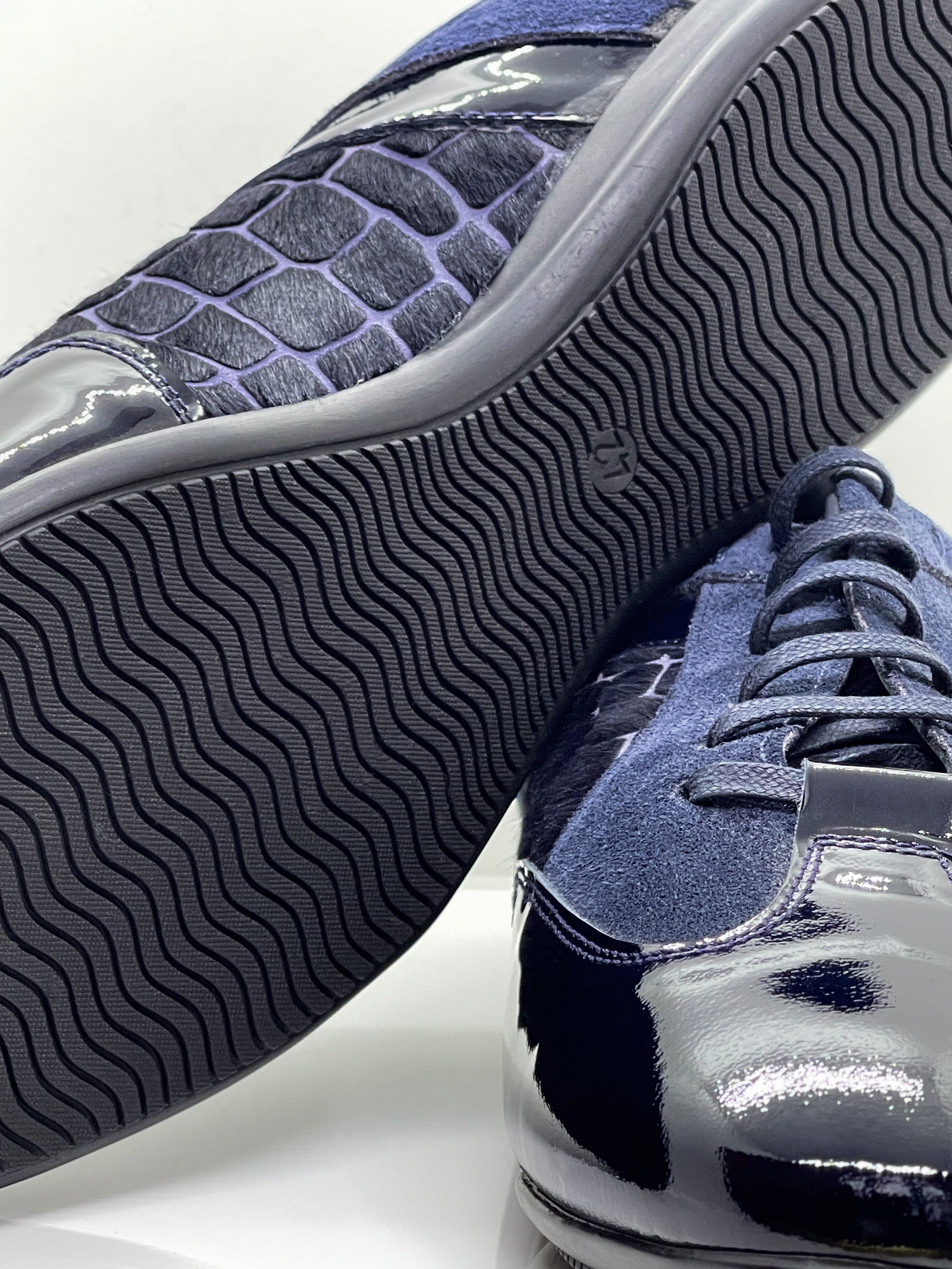 Handgemachter Herrenschuh mit Patchworkeinsatz, Freizeitschuh, Sneaker, blau, lack