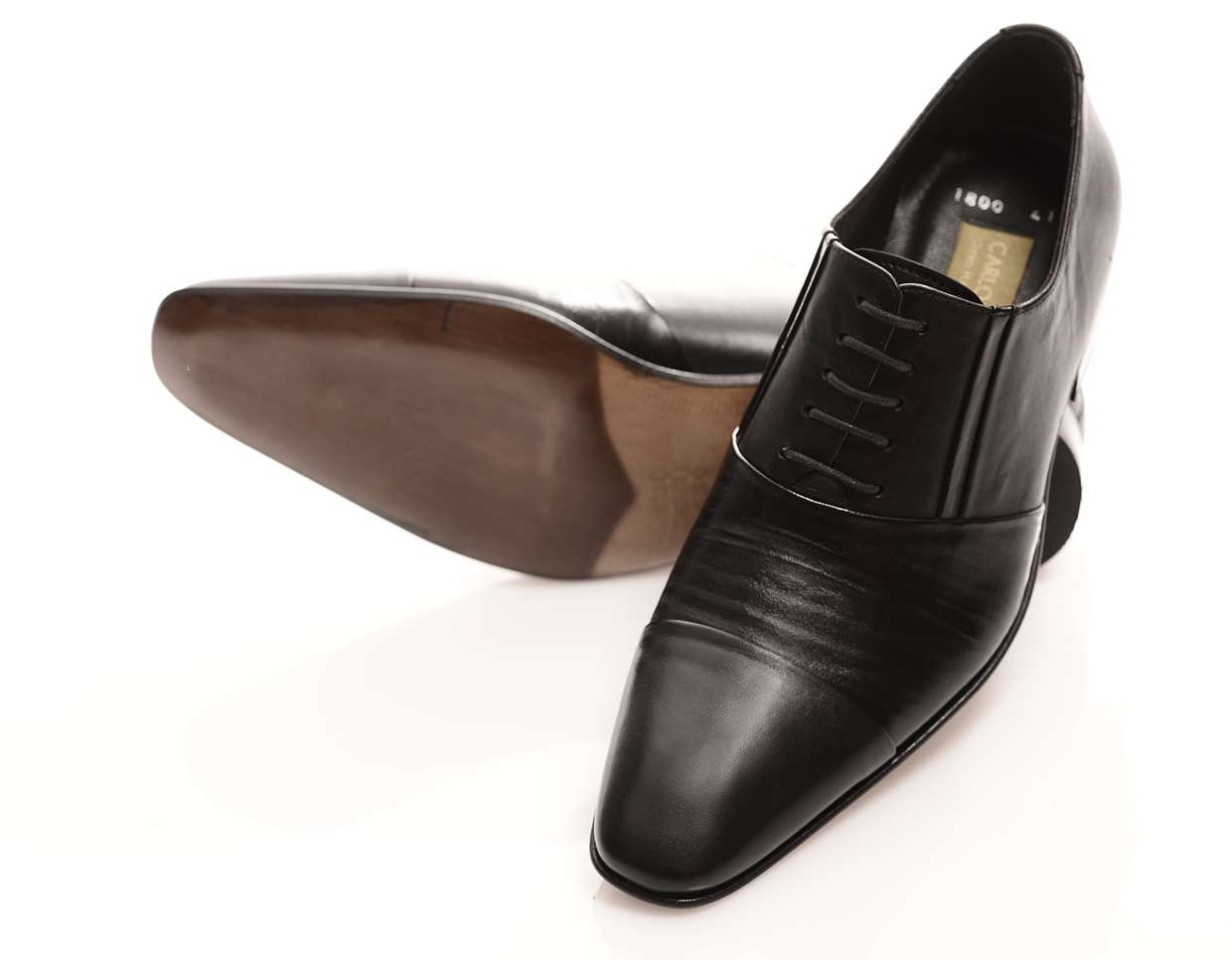 Handgemachter Herrenschuh, mit Patchworkeinsatz im Crushlook, Schwarz, matt