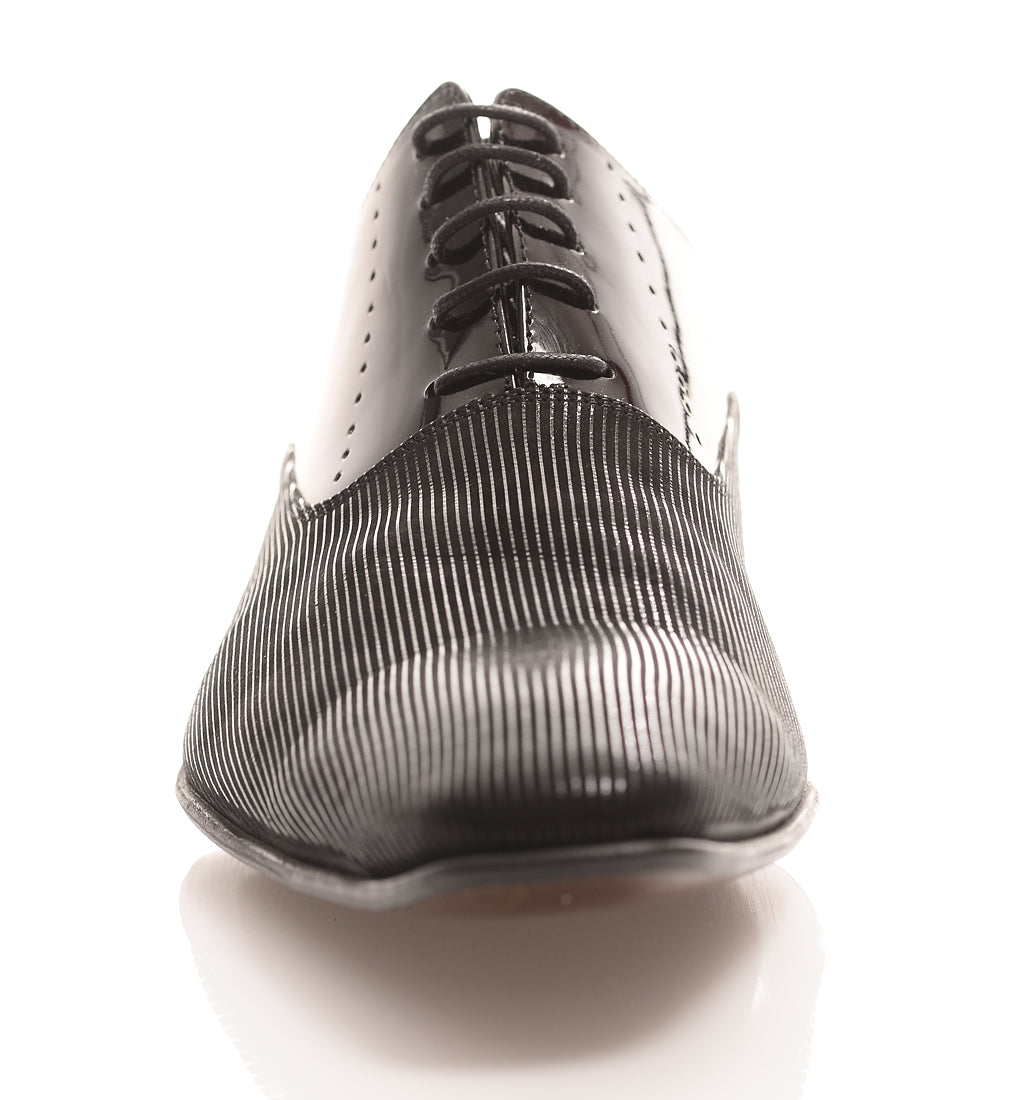 Handgemachter Herrenschuh, mit Laser Gravur, Schwarz, lack