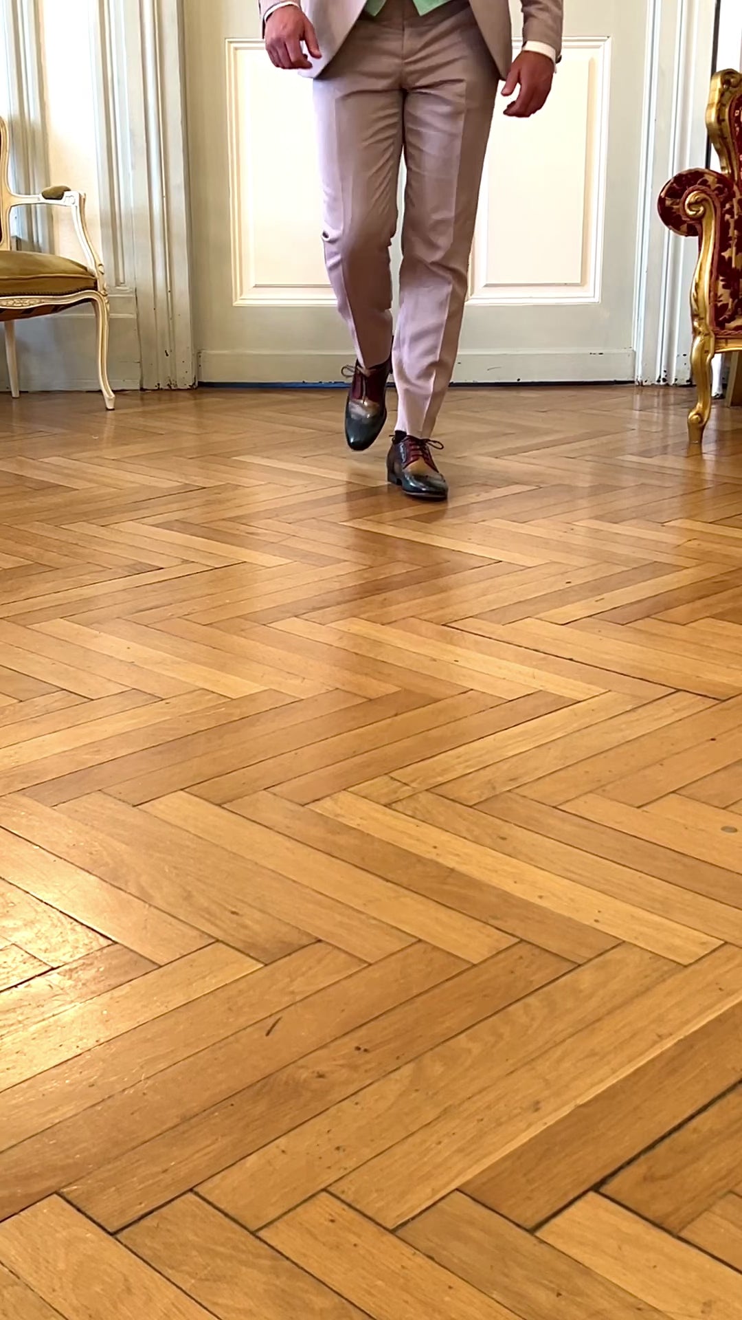 Handgemachter_Herrenschuh_Budapester_Style_Rot_Gelb_Gruen_Bunt_MPeg