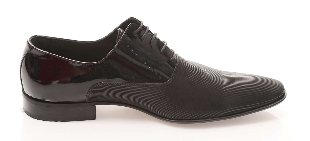 Handgemachter Herrenschuh, mit Laser Gravur, Schwarz, lack