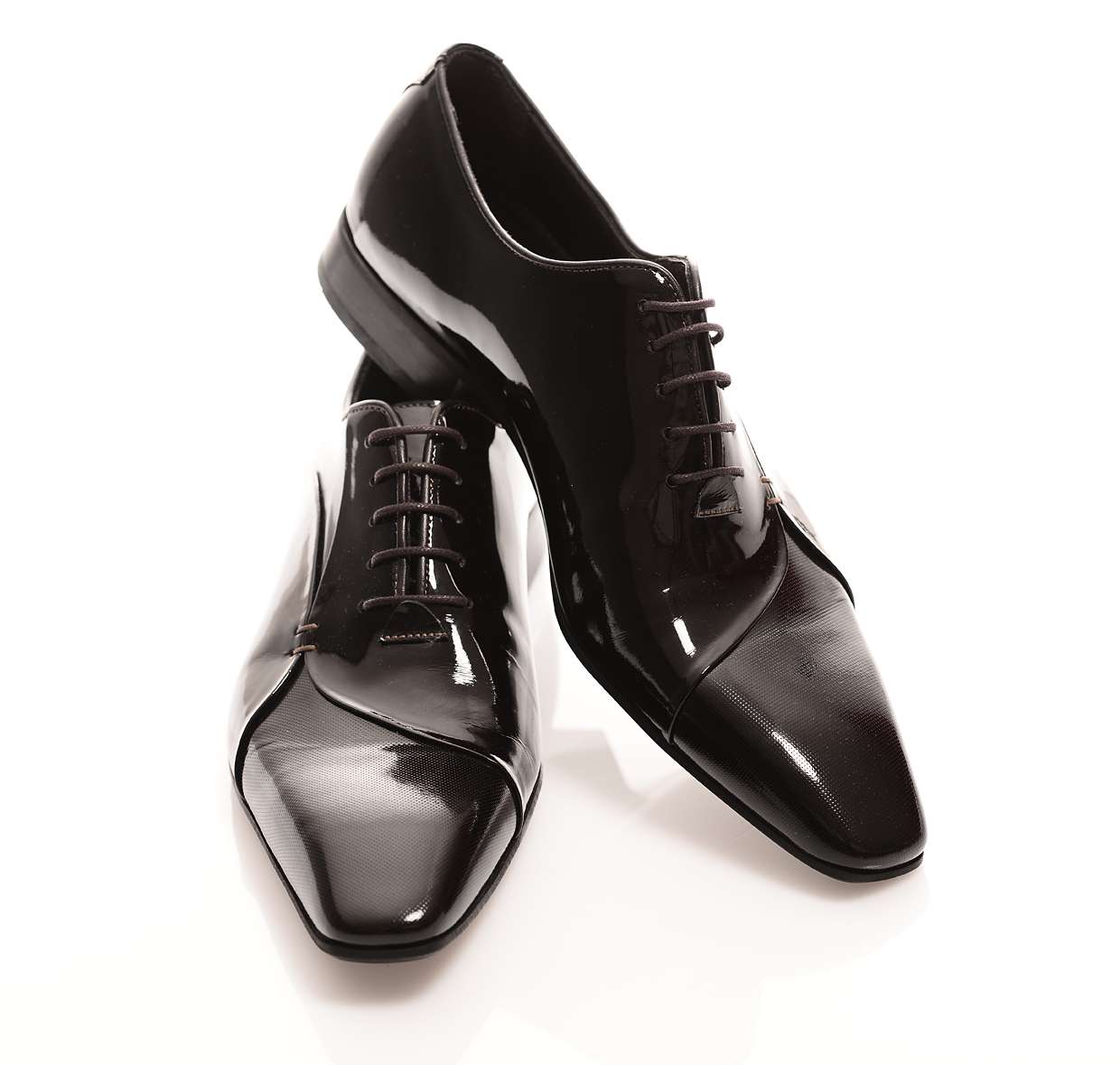 Handgemachter Herrenschuh,Punktprägung, schwarz, lack, echtes Leder