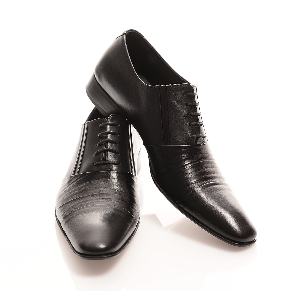 Handgemachter Herrenschuh, mit Patchworkeinsatz im Crushlook, Schwarz, matt
