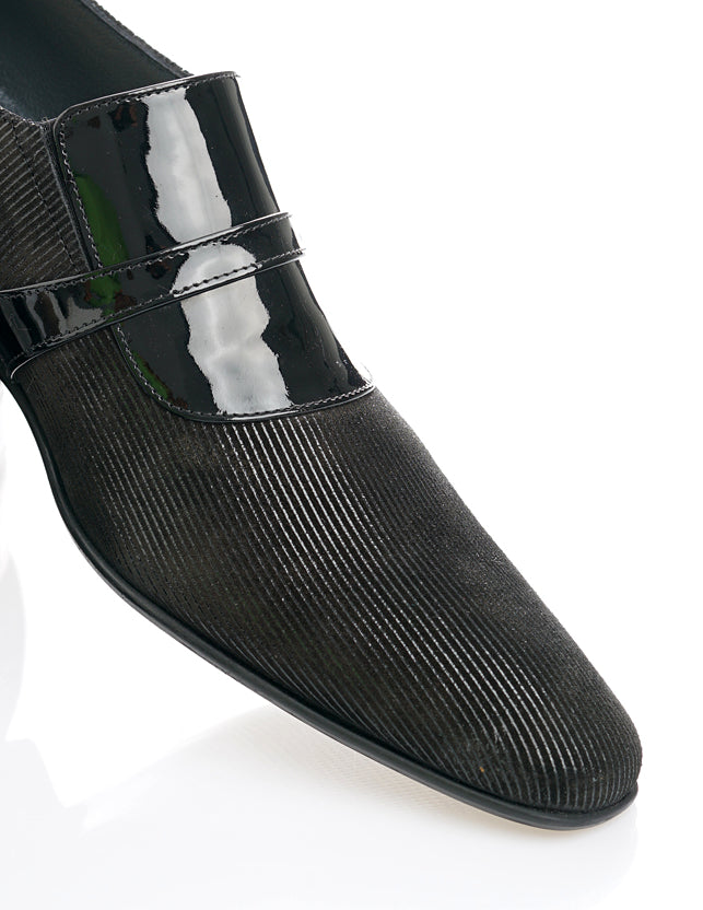 Handgemachter Herrenschuh, Slipper mit Laser Gravur, Lack, schwarz