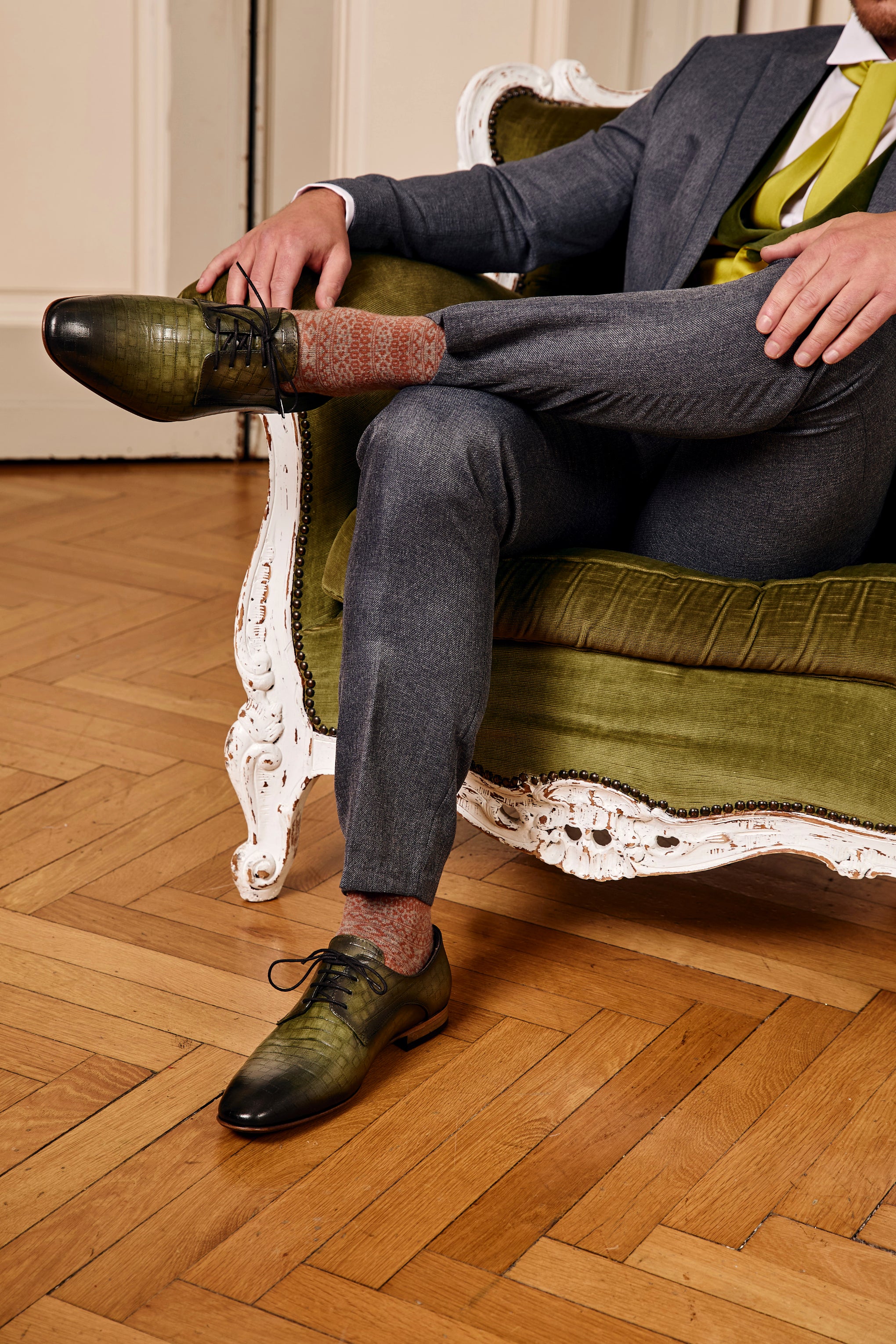 Handgemachter Herrenschuh, mit Krokoprägung, dunkelgrün, echtes Leder