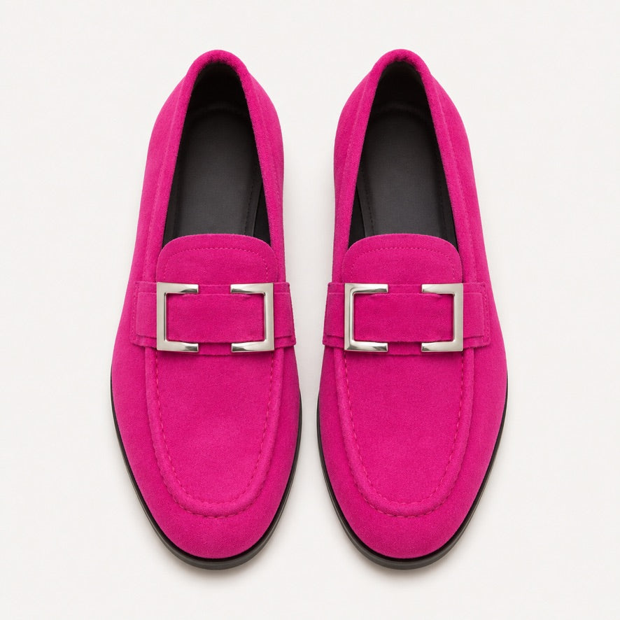 Herren-Loafer aus Veloursleder in Fuchsia mit Schmuckschließe