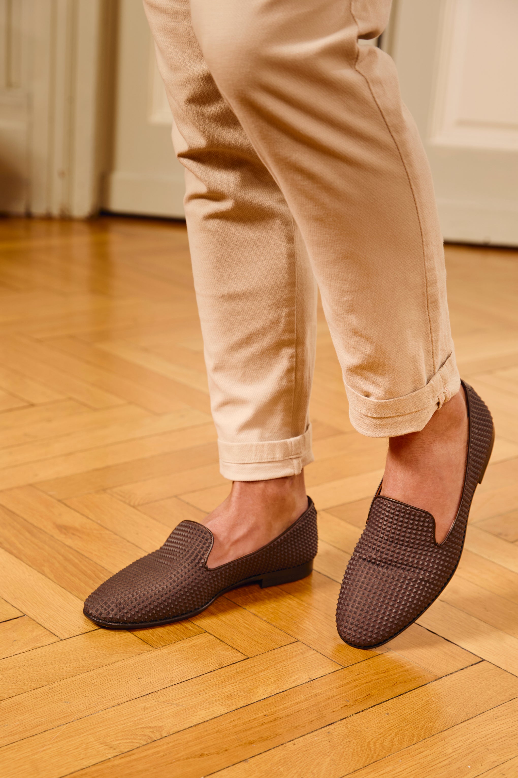 Handgemachter Herrenschuh, Slipper aus echtem Leder mit Krokoprägung, Perlmutteffekt, Braun