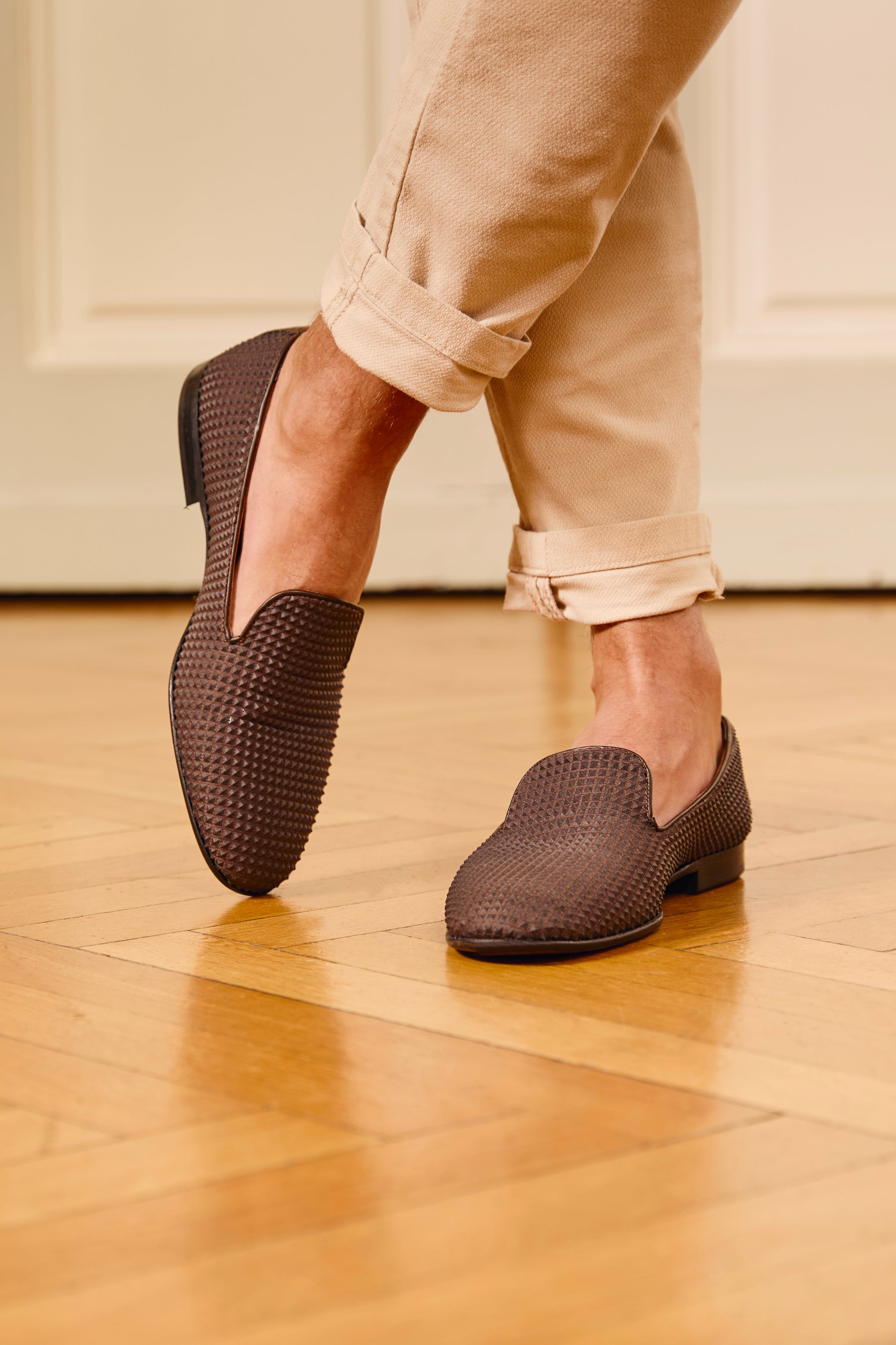 Handgemachter Herrenschuh, Slipper aus echtem Leder mit Krokoprägung, Perlmutteffekt, Braun