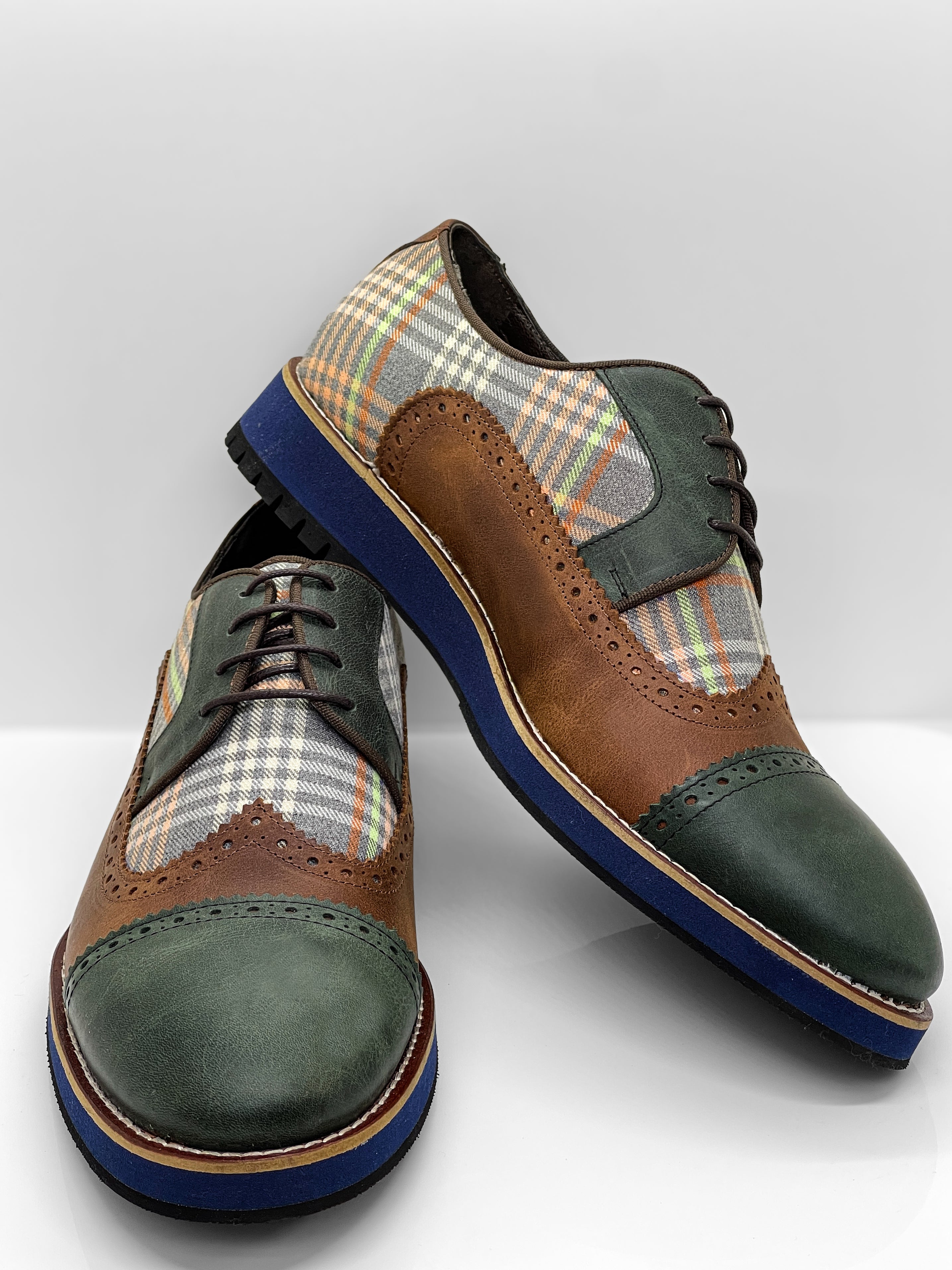 Handgemachter Herrenschuh, Freizeitschuh im Budapester Style, Bohemian, Patchwork, grün/terracotta, Kariert
