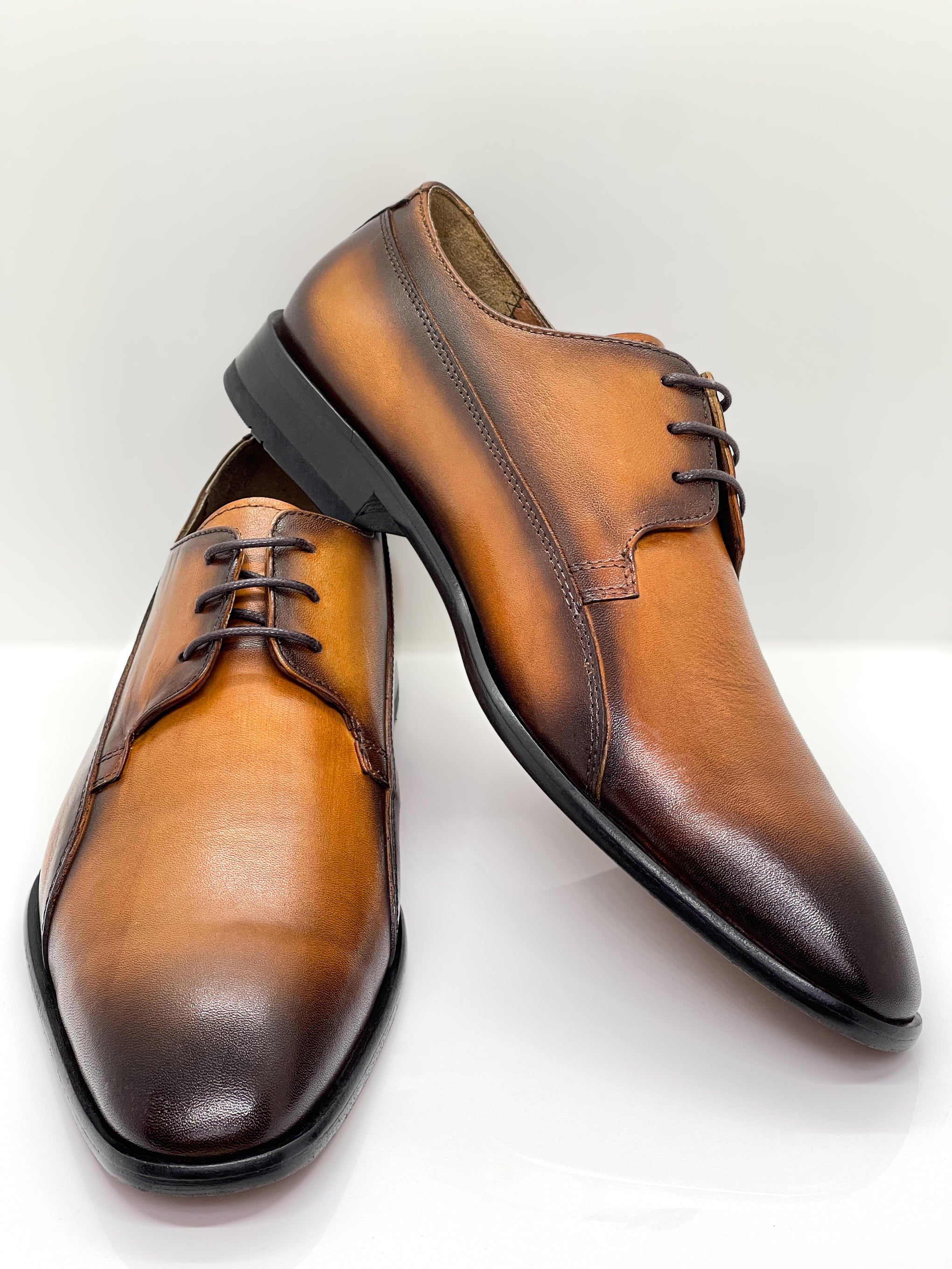 Handgemachter, eleganter Herrenschuh, patiniert, cognac-braun, echtes Leder