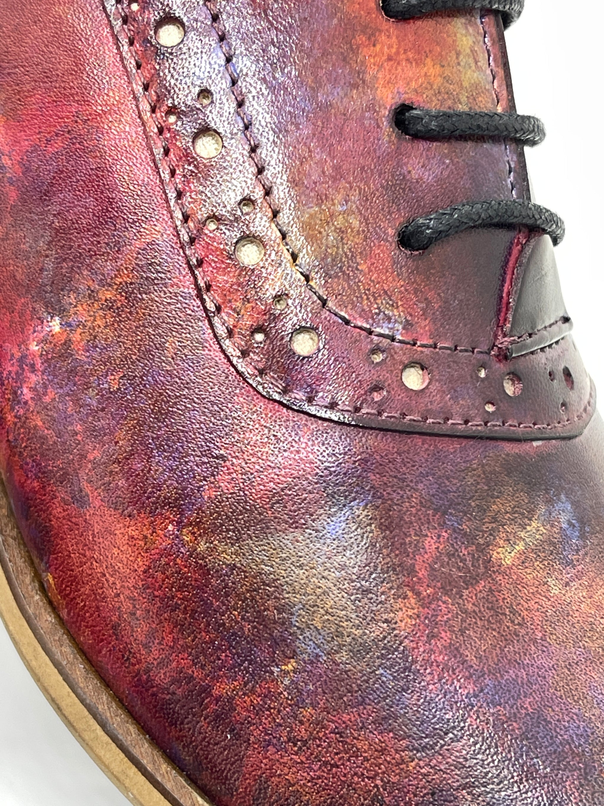Handgemachter Herrenschuh, handgetupft, bunt, fuchsia, lila, blau, Rot