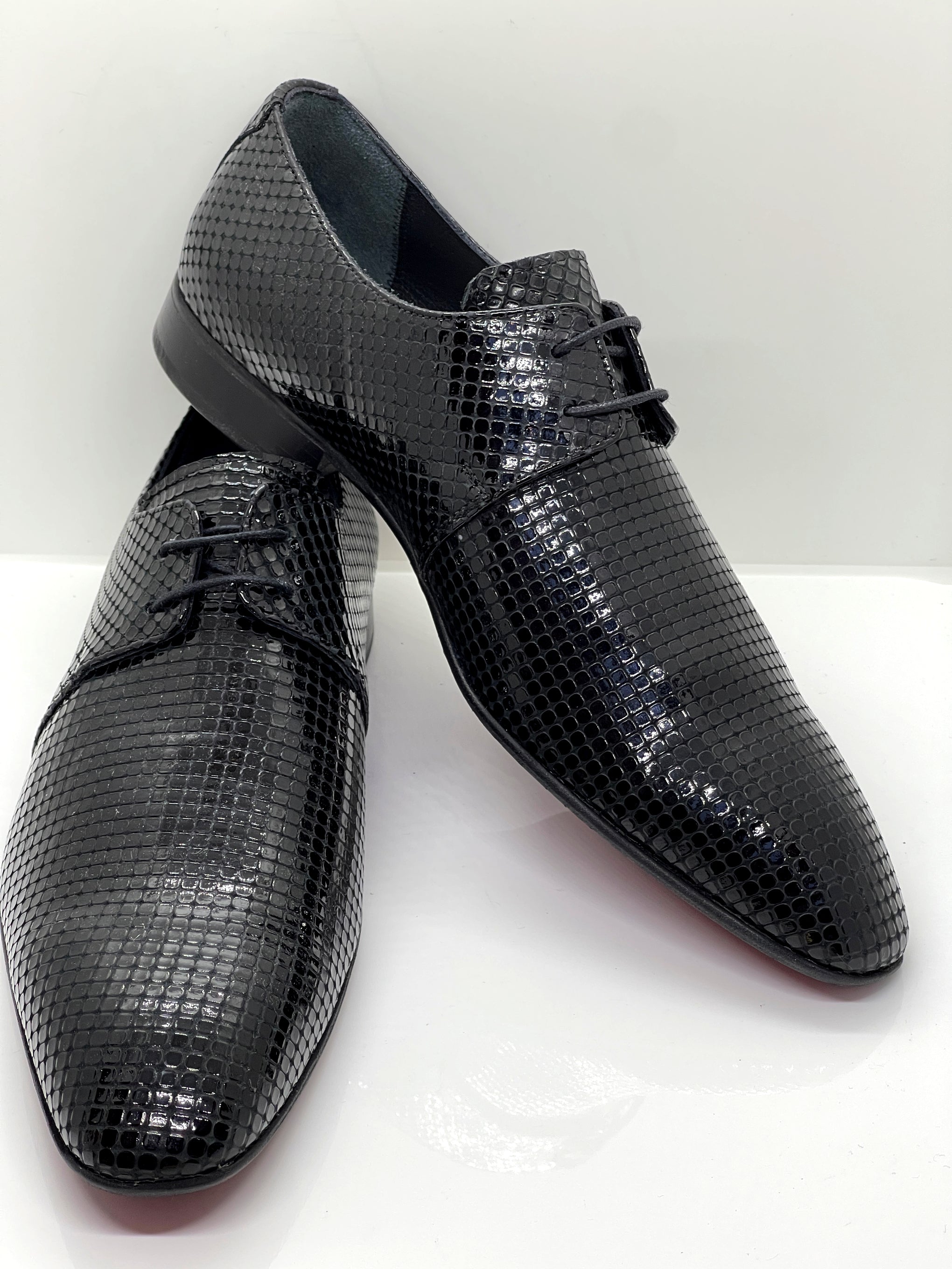 Handgemachter Herrenschuh, Businessschuh, Hochzeitsschuh, schwarz, mit Krokoprägung