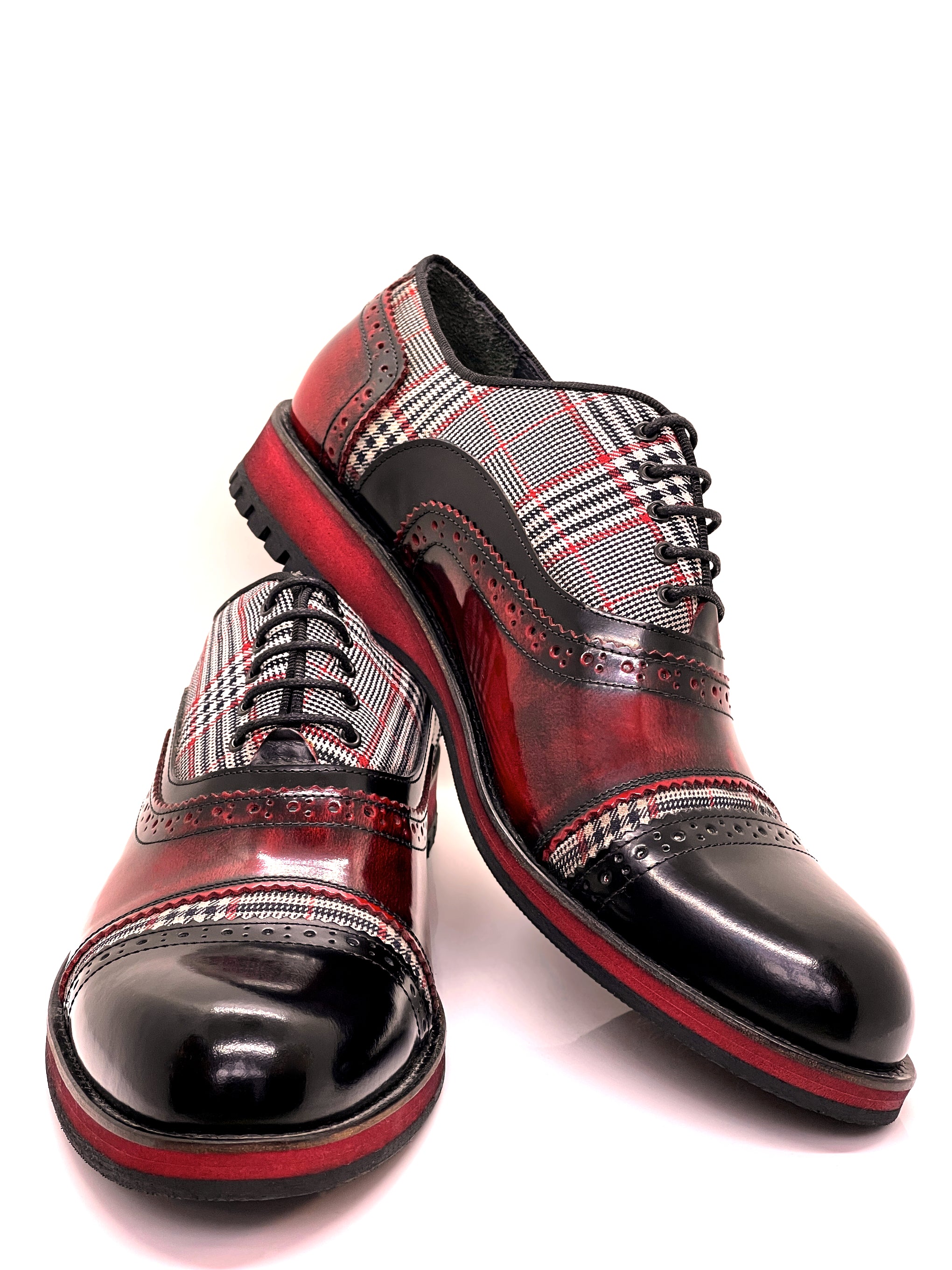 Handgemachter Herrenschuh, Freizeitschuh im Budapester Style, Bohemian, Patchwork, schwarz-rot_kariert
