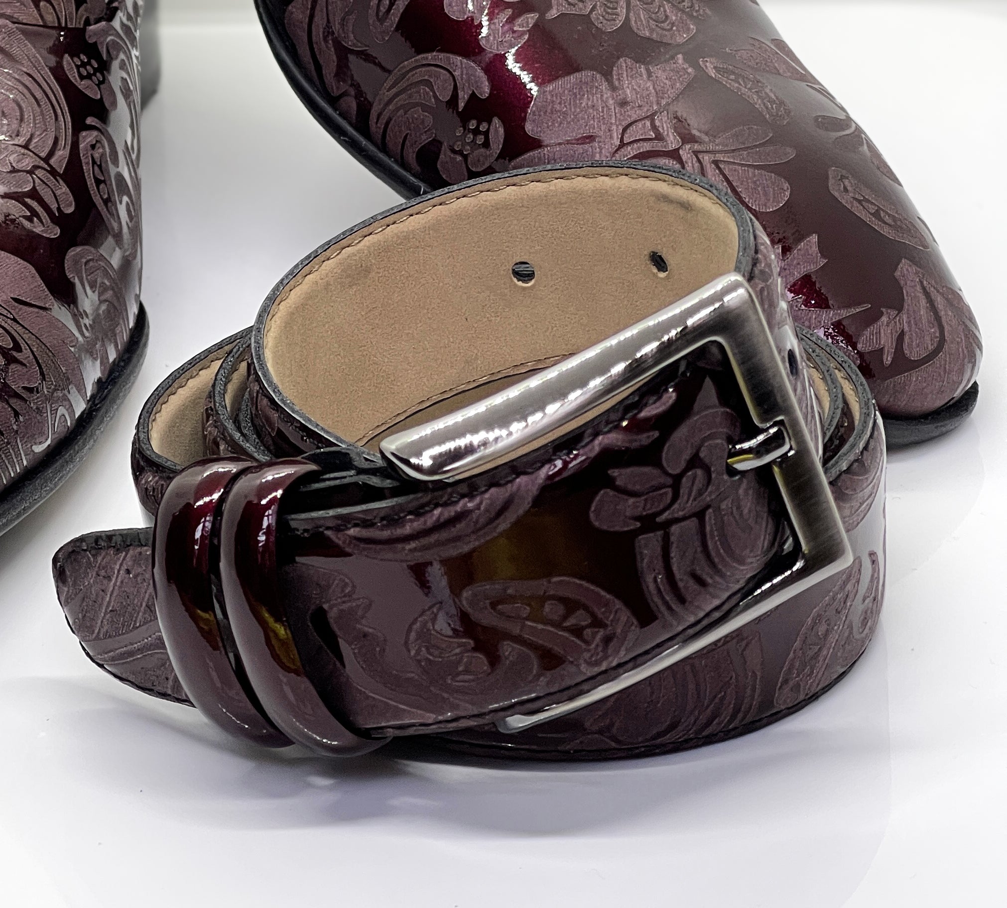 Bordeaux Echtledergürtel mit gelaserten Ornamenten – Handgefertigter Designer-Gürtel für Herren
