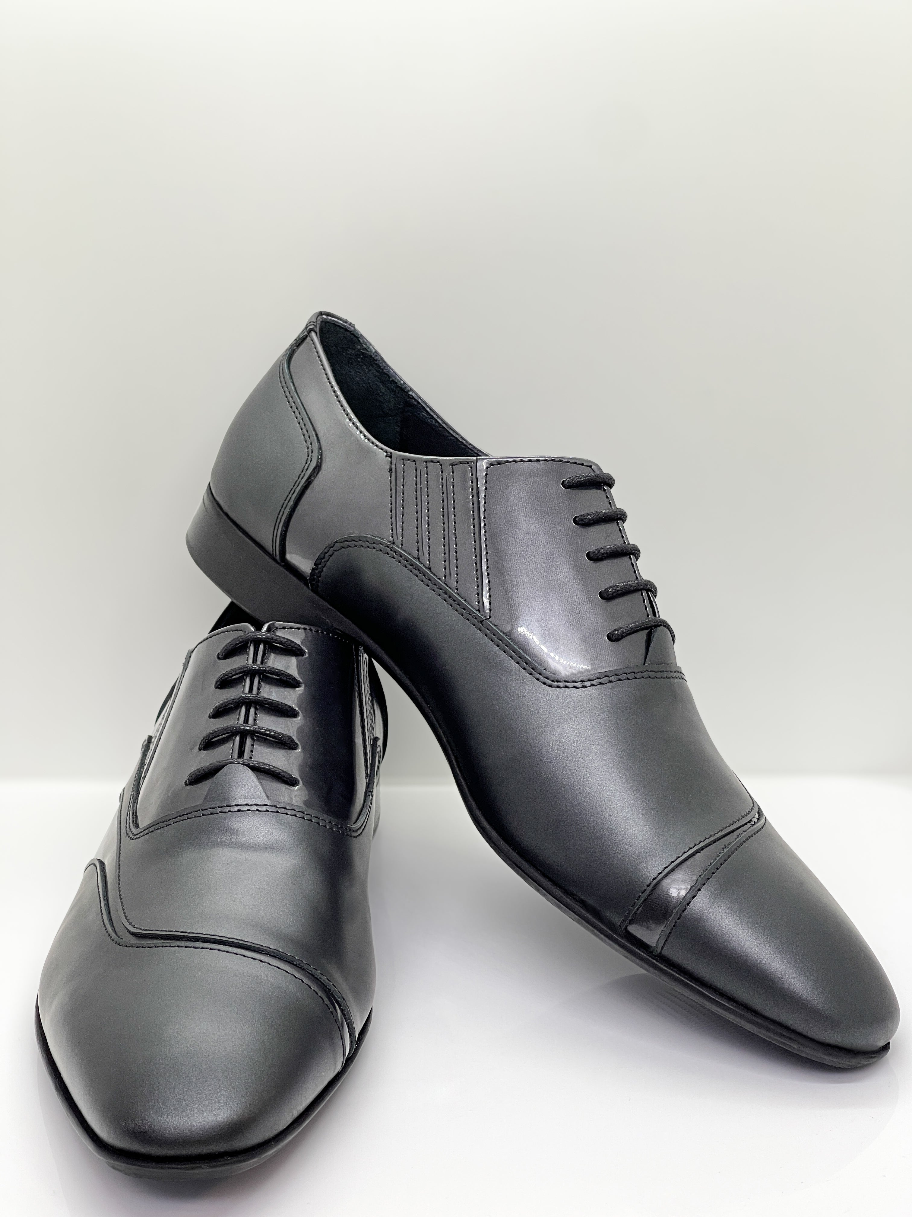 Handgemachter Herrenschuh, mit Patchworkeinsatz, Perlmuteffekt, Grau, echtes Leder