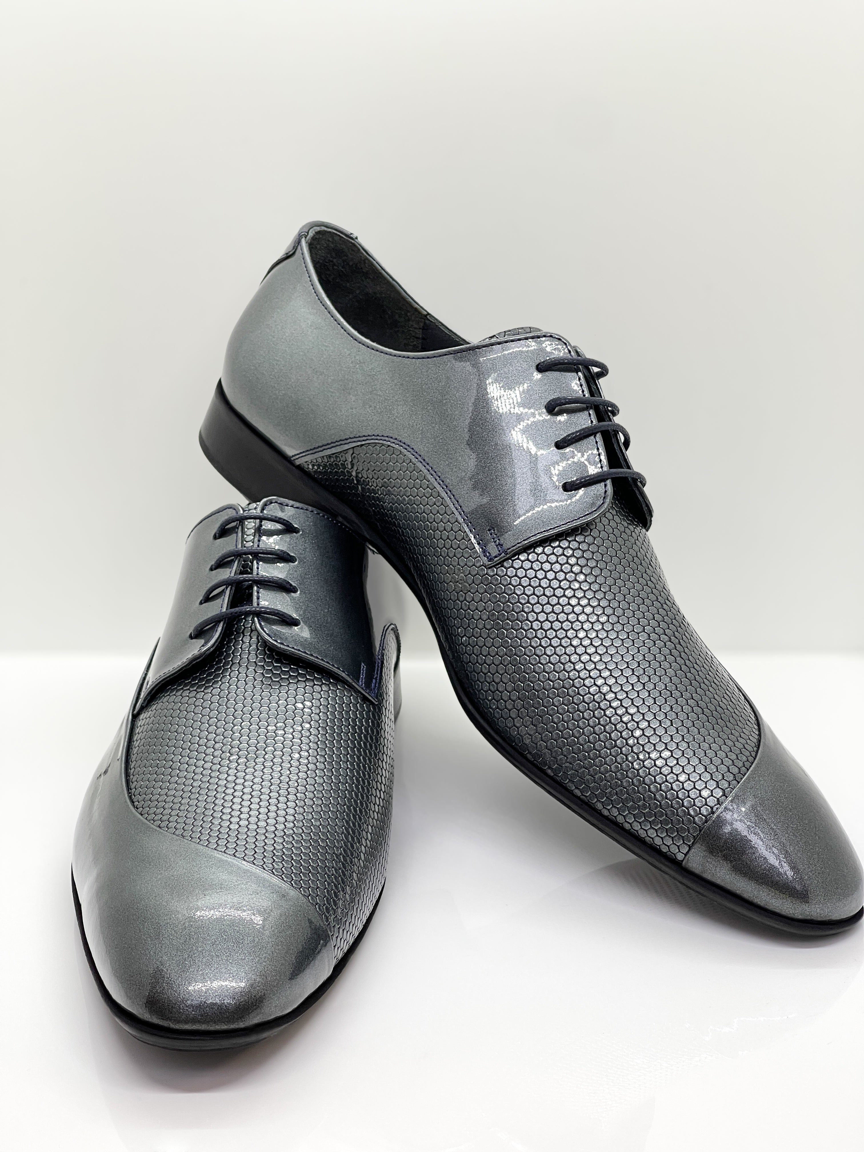Handgemachter Herrenschuh, Hochzeitsschuh, echtes Leder, eisblau metallic/ Lack