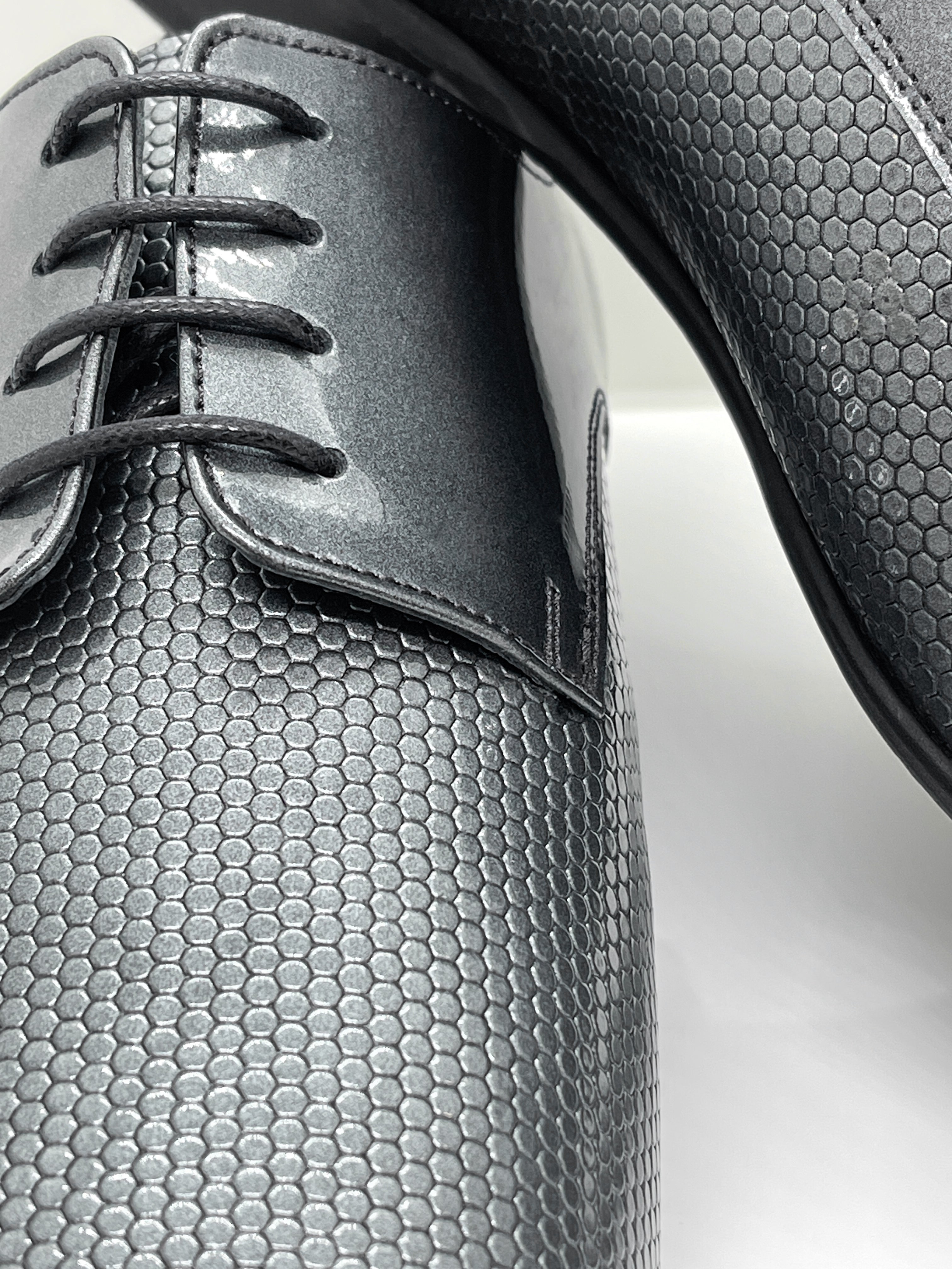 Handgemachter Herrenschuh, Hochzeitsschuh, echtes Leder, eisblau metallic/ Lack