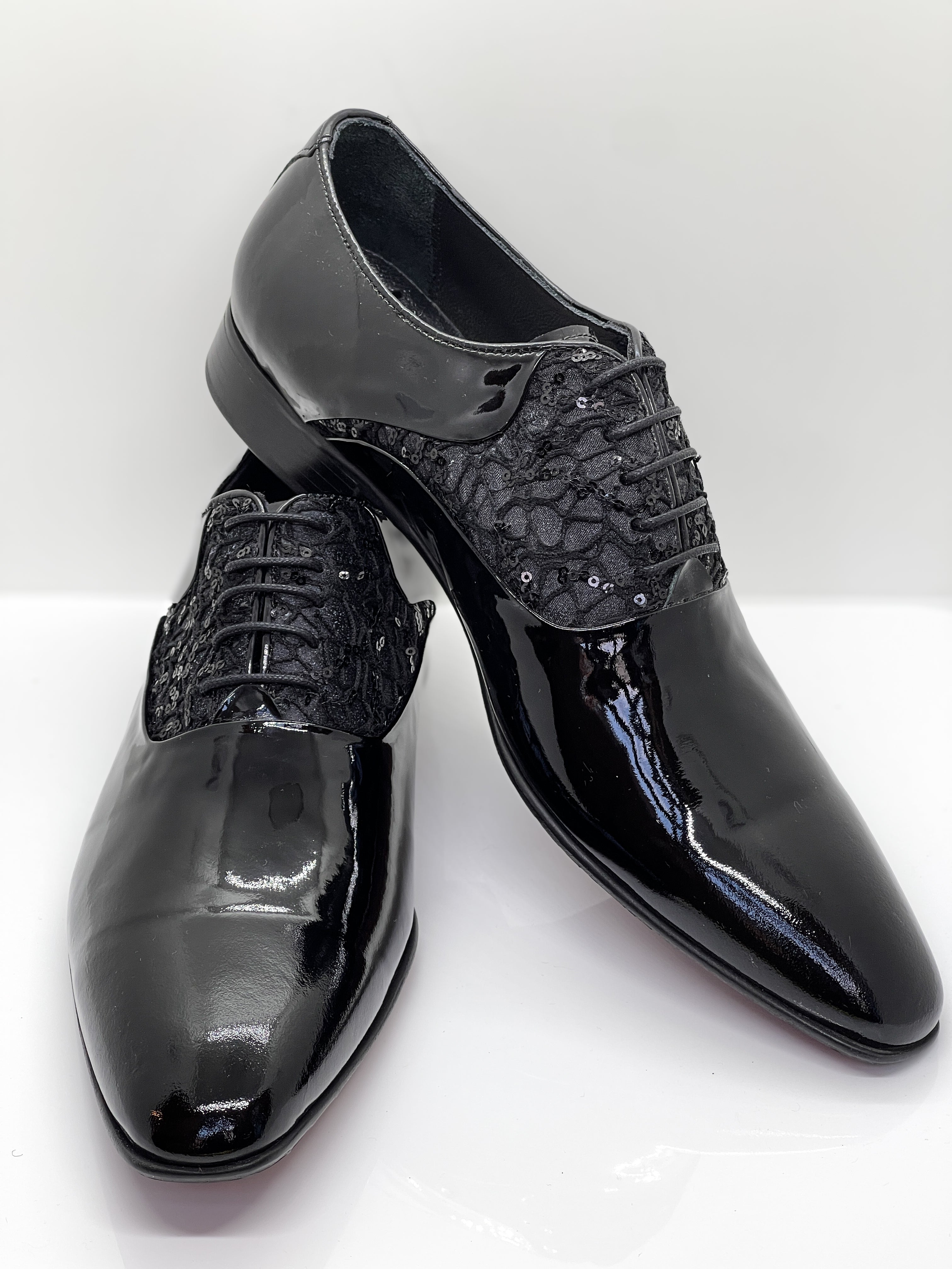 Handgemachter Herrenschuh, Lackschuh mit Patchworkeinsatz in Spitzenapplikation, Schwarz