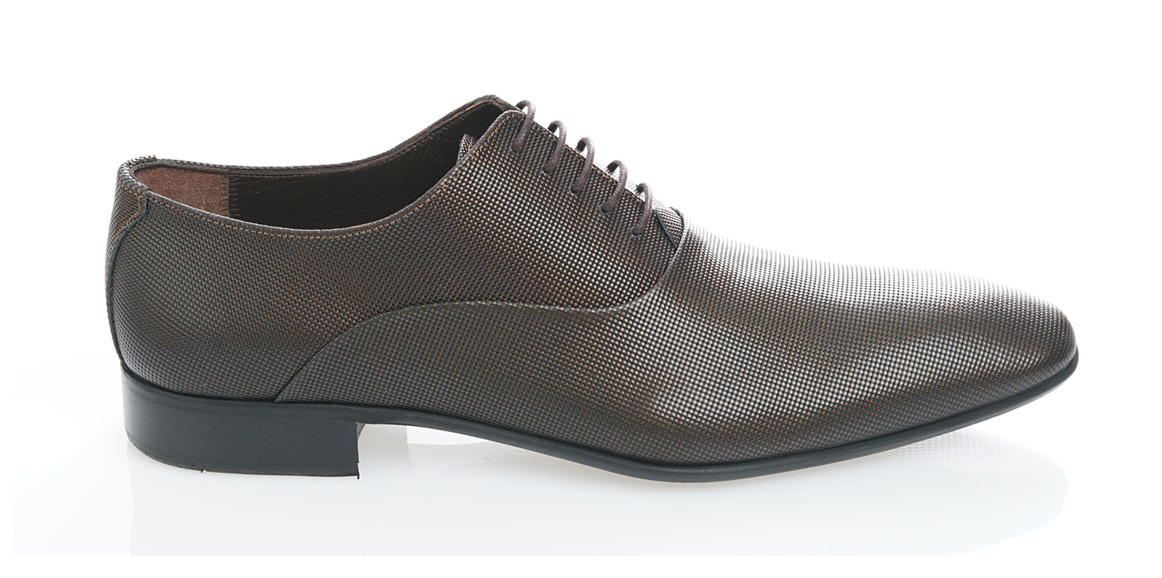 Handgemachter Herrenschuh, mit Punktprägung, leicht glänzend, mokkabraun, echtes Leder
