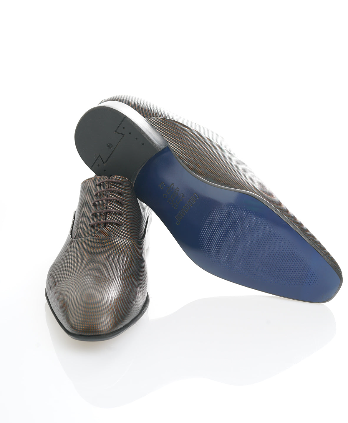 Handgemachter Herrenschuh, mit Punktprägung, leicht glänzend, mokkabraun, echtes Leder