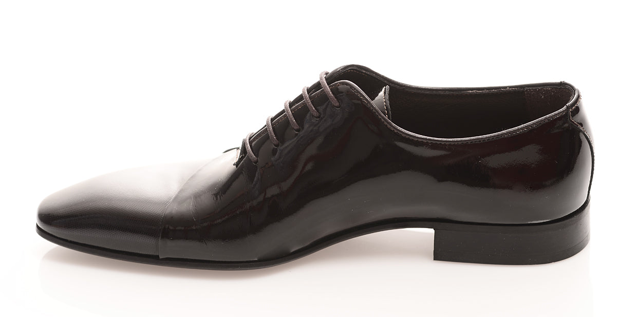 Handgemachter Herrenschuh,Punktprägung, schwarz, lack, echtes Leder